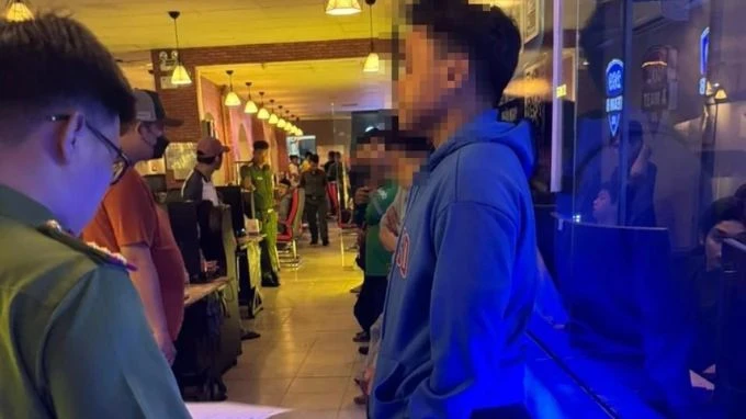 Kiểm tra quán internet ‘đóng cửa’ phát hiện 3 người dương tính ma túy