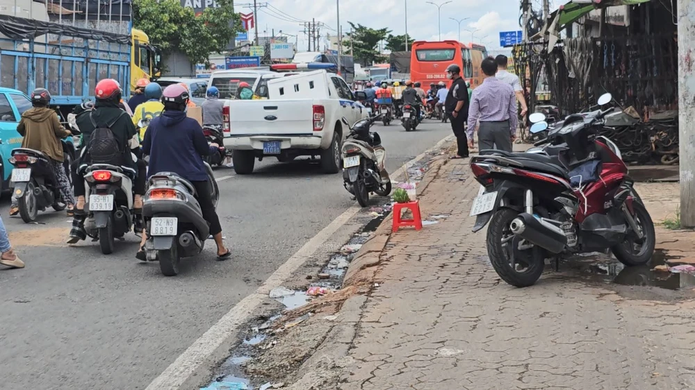 Nghi tránh xe đạp chở đồ, người đàn ông bị xe khách cán tử vong