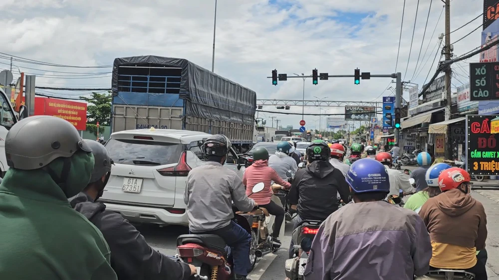 Nghi tránh xe đạp chở đồ, người đàn ông bị xe khách cán tử vong