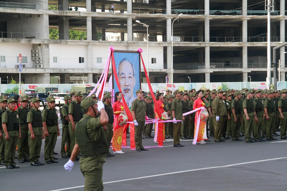 Chùm ảnh Lễ ra mắt Lực lượng tham gia bảo vệ an ninh, trật tự ở cơ sở ở TP.HCM