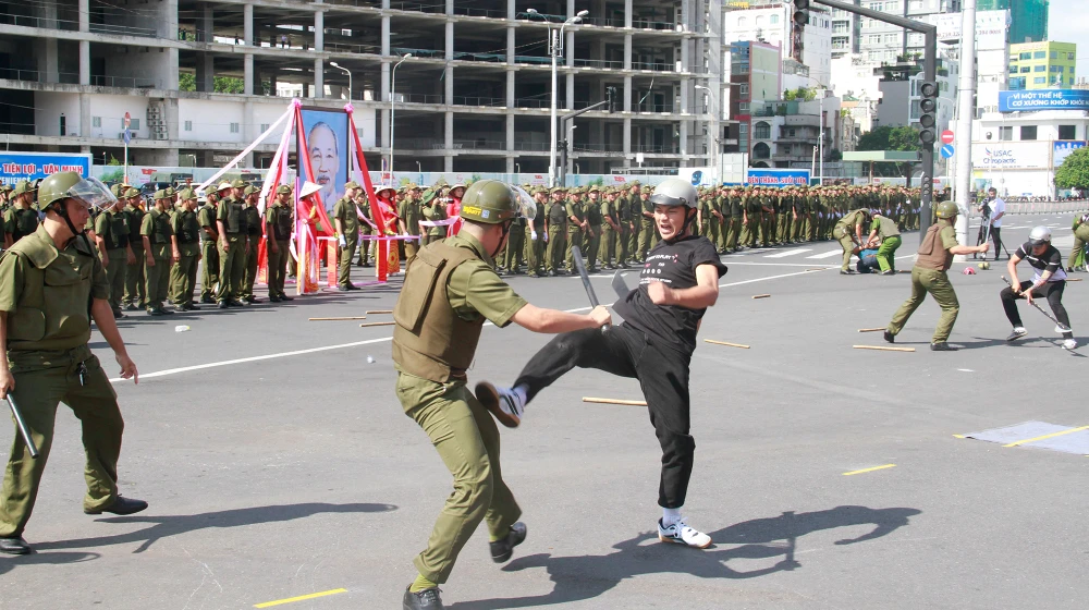 Chùm ảnh Lễ ra mắt Lực lượng tham gia bảo vệ an ninh, trật tự ở cơ sở ở TP.HCM