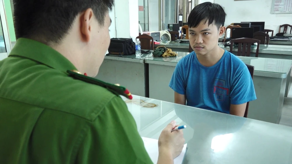 Đôi nam nữ trong 30 phút, cướp giật 2 iPhone ở quận 1 và TP Thủ Đức