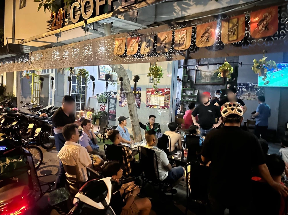 Hàng chục người ở Tân Phú bị bắt vì tổ chức và cá độ bóng đá mùa Euro