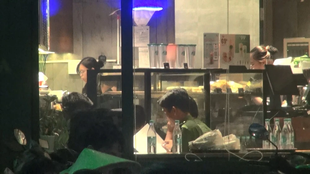 Khách nam đâm chết người phụ nữ rồi tự sát trong quán trà ở quận 12