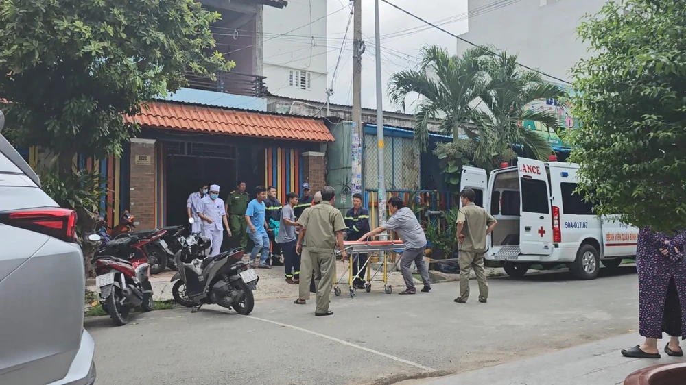 Đứt dây võng, người đàn ông bị cây sắt đâm vào đầu ở Bình Tân