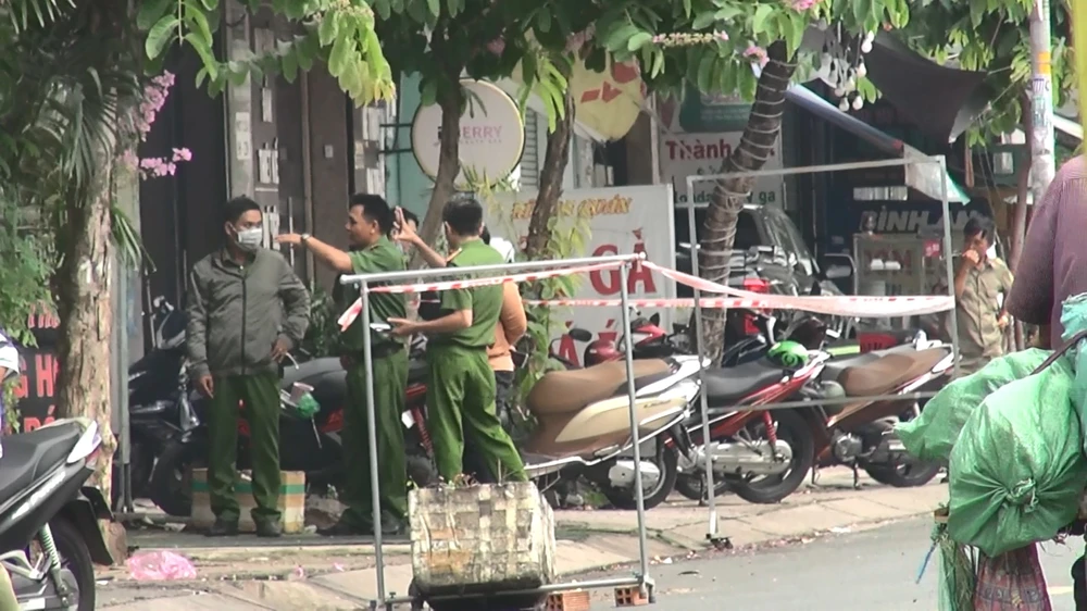 Nam thanh niên đâm chém 2 cô gái trong tiệm massage ở quận 12