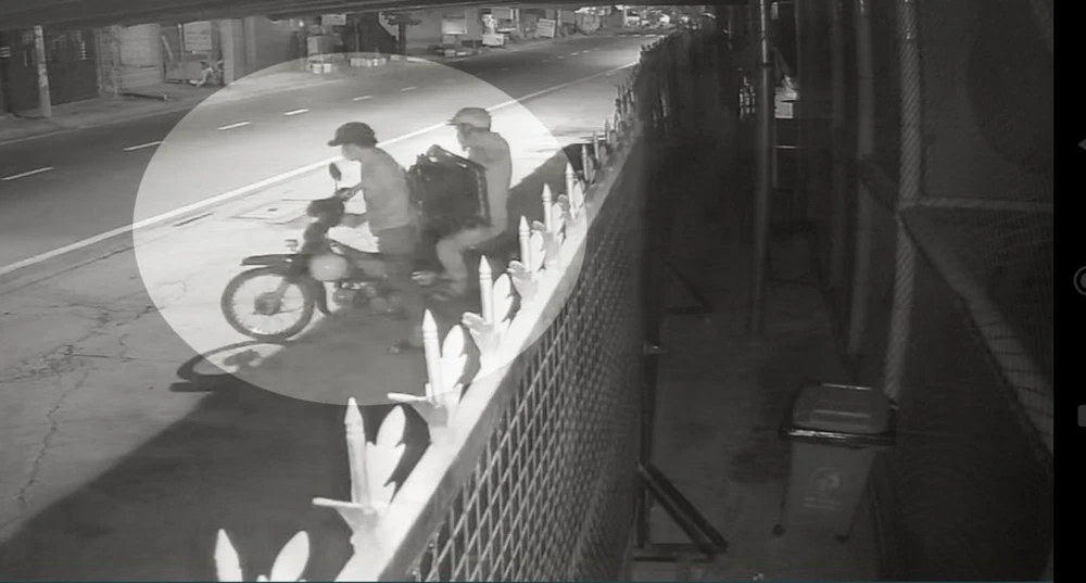 Quán cà phê liên tục bị trộm ‘ghé thăm’, lấy từ bàn ghế đến iPhone 11