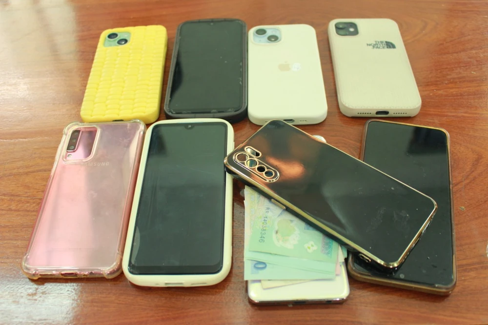 Công an bắt nhóm 8 người chuyên móc túi sinh viên… trong lễ tốt nghiệp, lễ hội