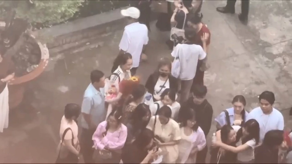 Công an bắt nhóm 8 người chuyên móc túi sinh viên… trong lễ tốt nghiệp, lễ hội