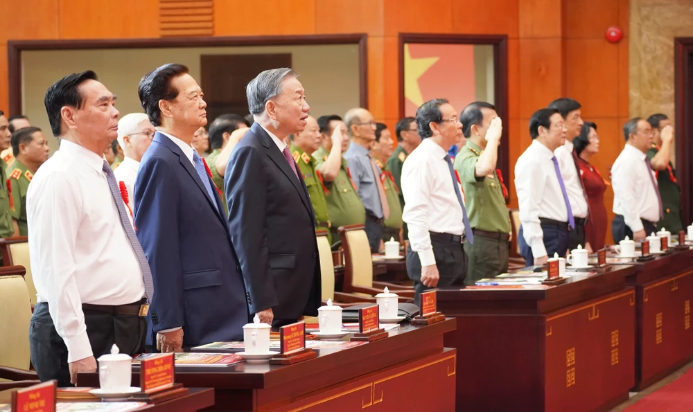 Công an TP.HCM đón nhận danh hiệu AHLLVTND vì đã lập thành tích đặc biệt xuất sắc đột xuất