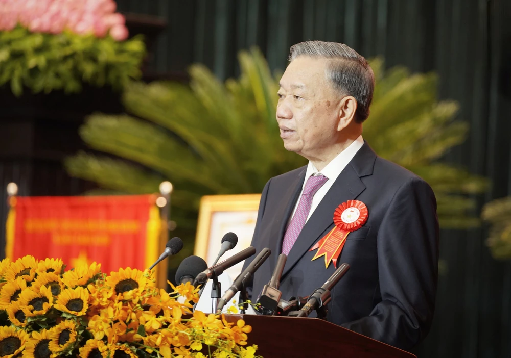 Công an TP.HCM đón nhận danh hiệu AHLLVTND vì đã lập thành tích đặc biệt xuất sắc đột xuất