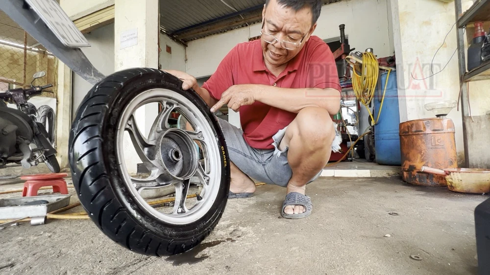 Bài 2: Tiệm phá xe của khách ở Thủ Đức, vòng xoay Đồng Xoài