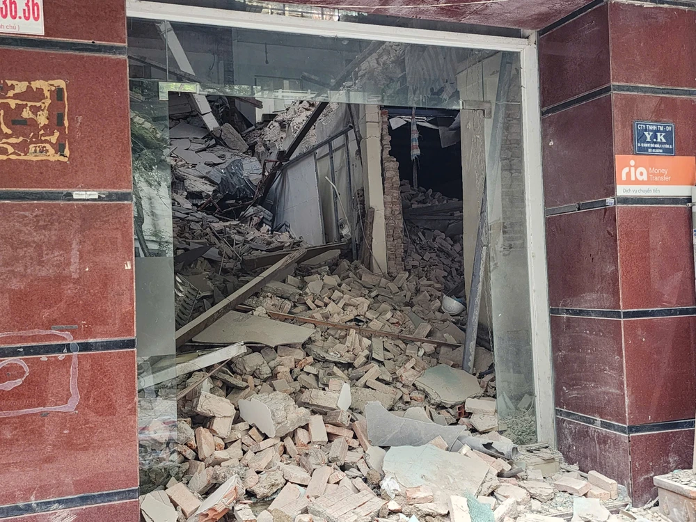 Vụ sập sàn bê tông ở quận 1: Phường vừa kiểm tra, yêu cầu dừng sửa chữa thì xảy ra sự cố