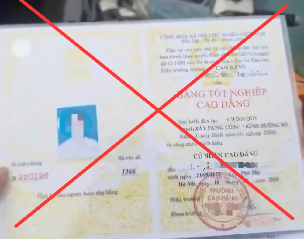 Vợ chồng, anh em ruột đưa giấy tờ giả từ Campuchia về TP.HCM tiêu thụ