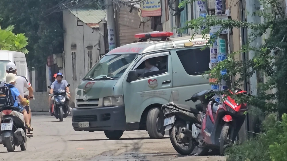 Đến cơ sở may, công nhân phát hiện nam đồng nghiệp chết bất thường