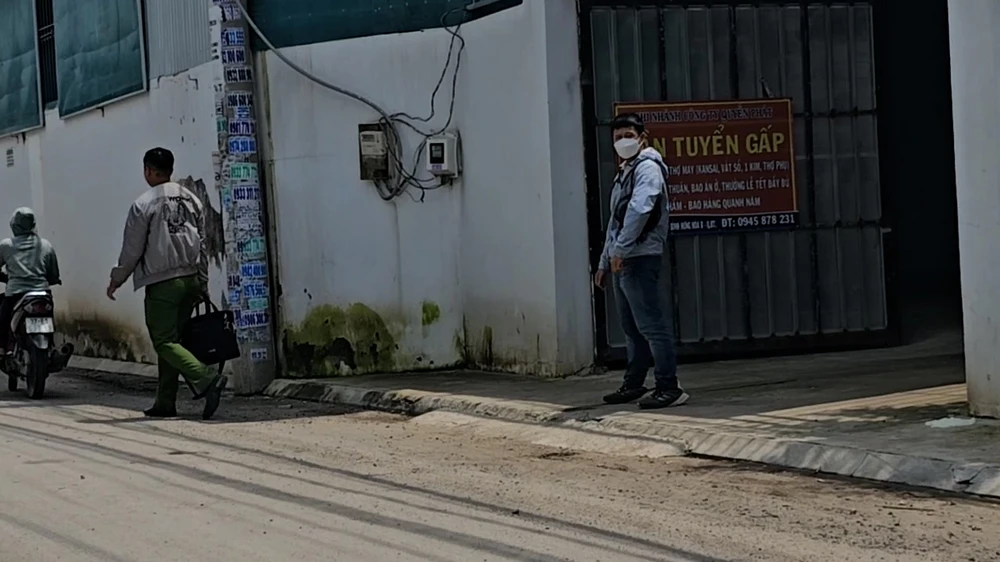 Đến cơ sở may, công nhân phát hiện nam đồng nghiệp chết bất thường