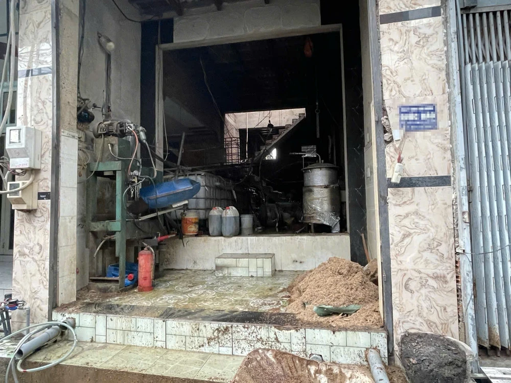 Nổ lò hơi ở Bình Chánh, 6 căn nhà bị sập tường… 1 bé gái bị thương