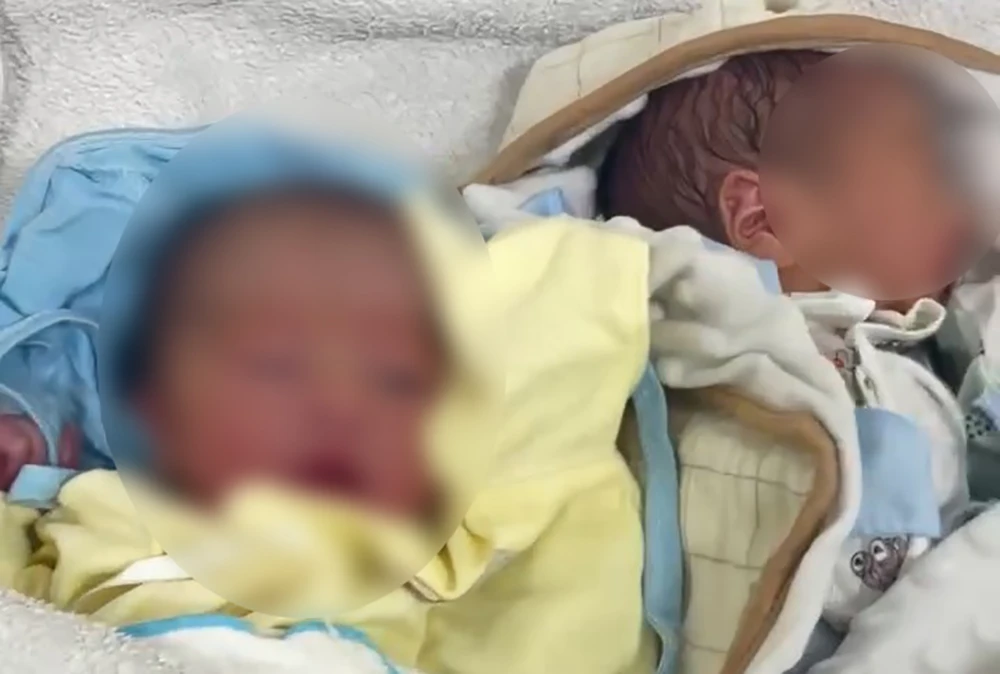 2 bé trai sơ sinh bị bỏ trong thùng xốp kèm lá thư tay ở Hóc Môn