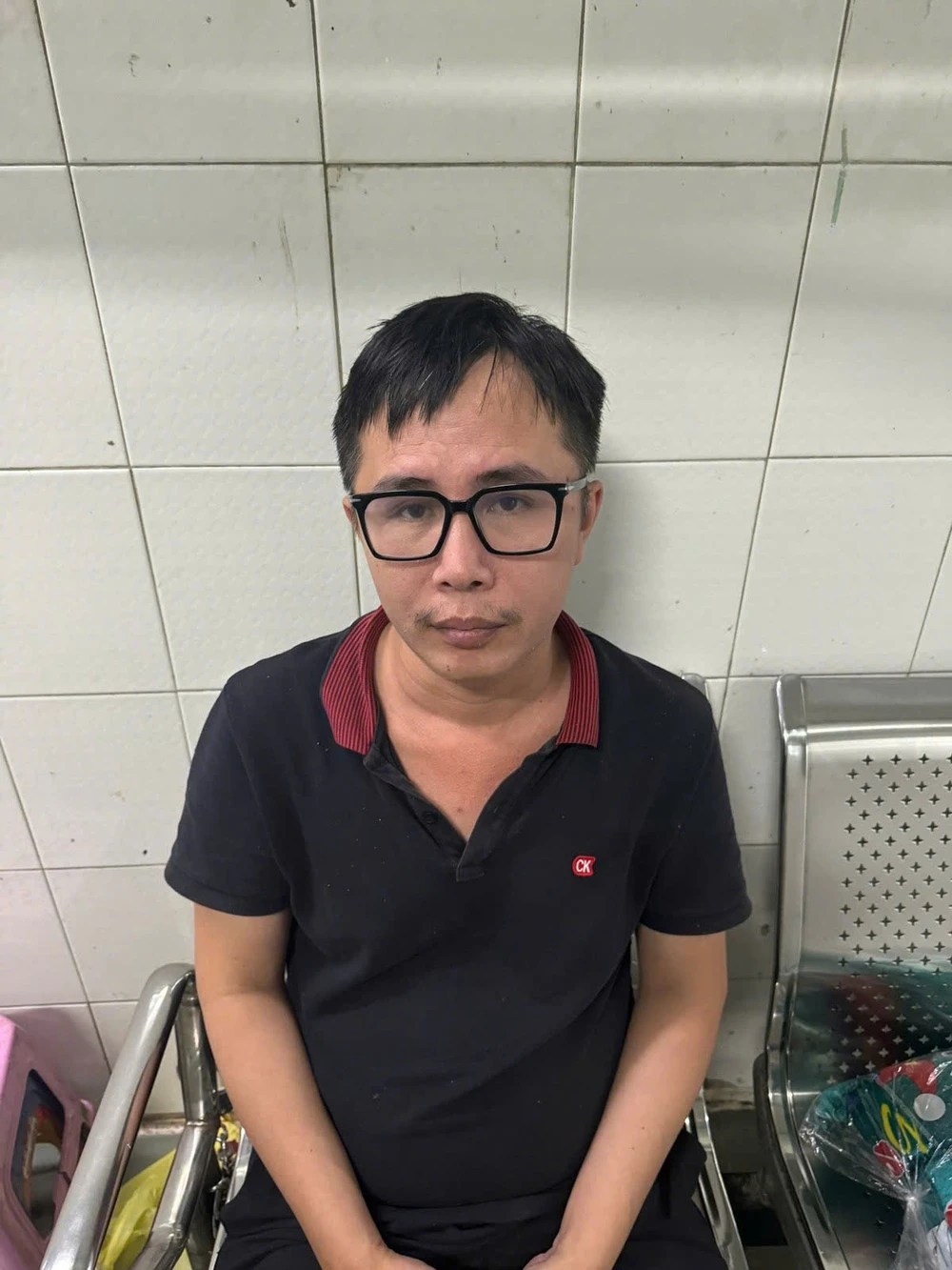 Hẹn hò trên mạng, người phụ nữ bị chuyên gia tài chính dỏm lừa tiền, tình