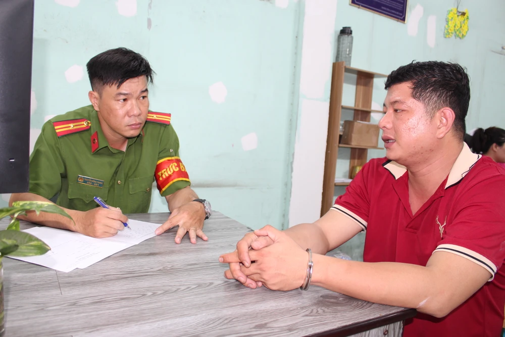 Công an bắt kẻ cướp giật dây chuyền của du khách sau 3 giờ ở trung tâm TP.HCM