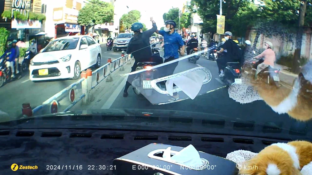 nguoi-dan-ong-danh-dap-nam-thanh-nien-sau-va-cham-tren-duong-khanh-hoi-la-ai-5.jpg