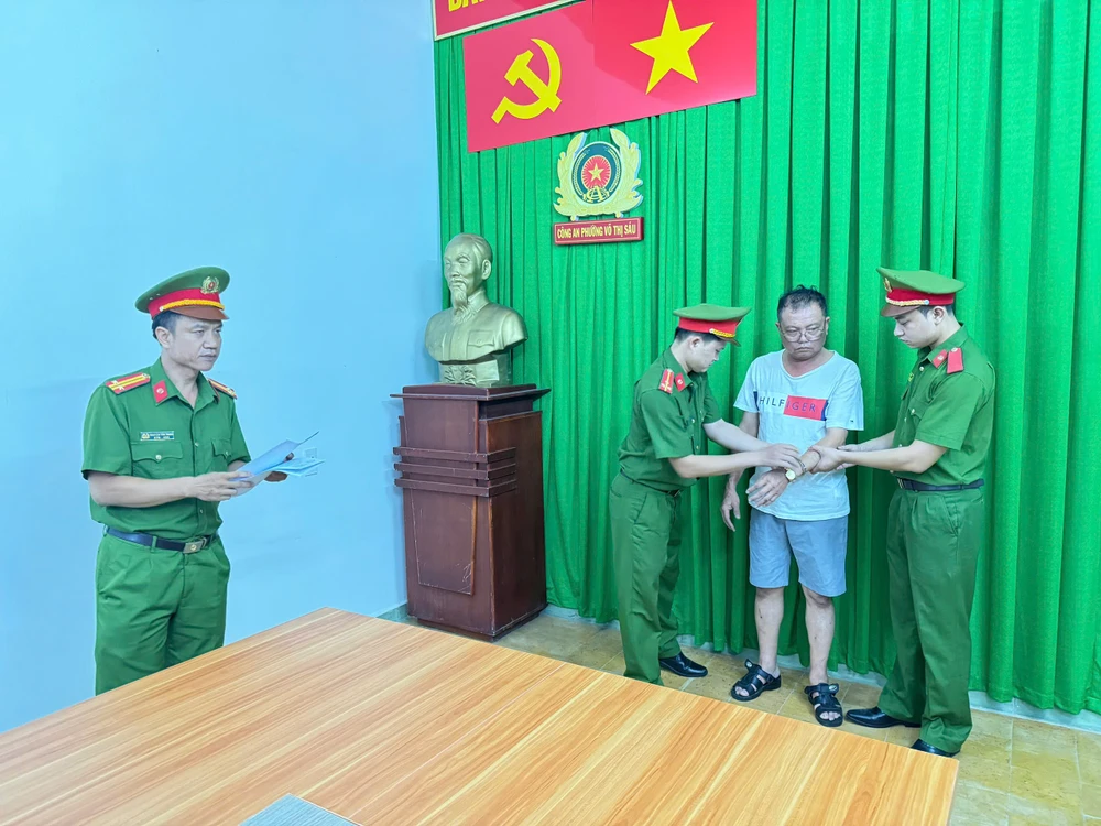 Bắt khẩn cấp tài xế, tiếp viên xe buýt cùng người giao hàng đánh nhau ở quận 3