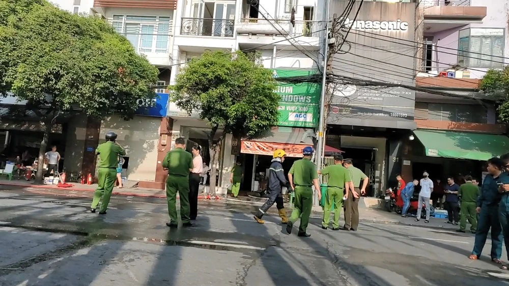 nhieu-duong-o-quan-tan-binh-ket-cung-vi-chay-nha-tren-duong-xuan-hong (13).jpg