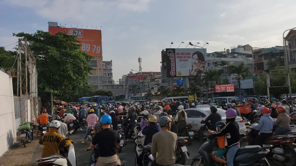 nhieu-duong-o-quan-tan-binh-ket-cung-vi-chay-nha-tren-duong-xuan-hong (2).jpg