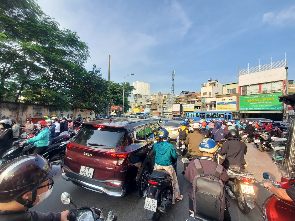 nhieu-duong-o-quan-tan-binh-ket-cung-vi-chay-nha-tren-duong-xuan-hong (8).jpg