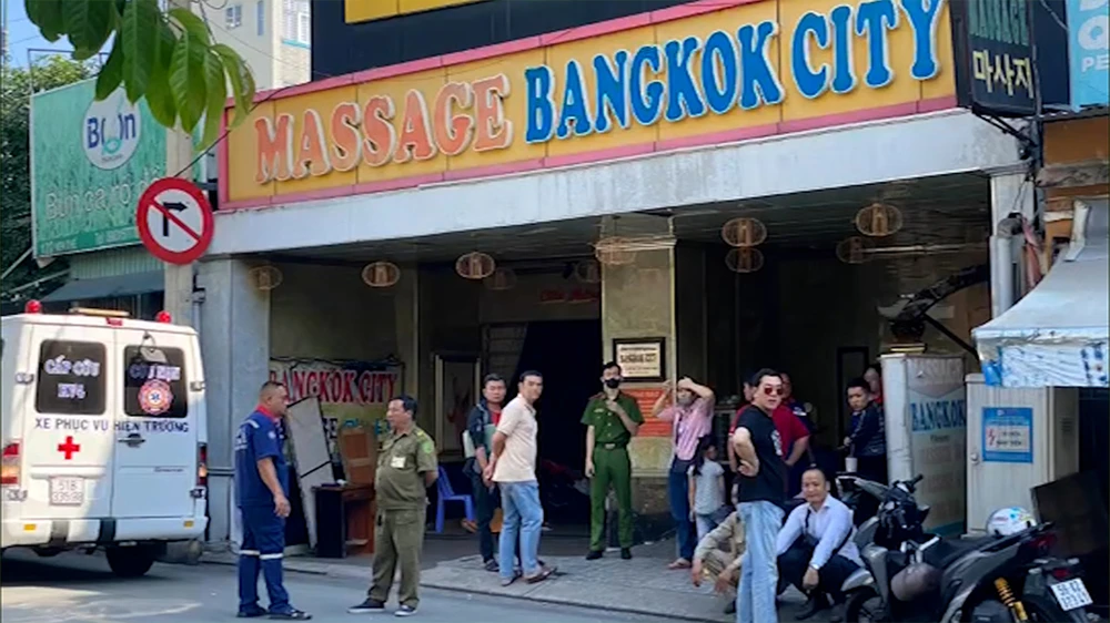 Phong tỏa hiện trường, điều tra vụ nam bảo vệ chết tại quán massage