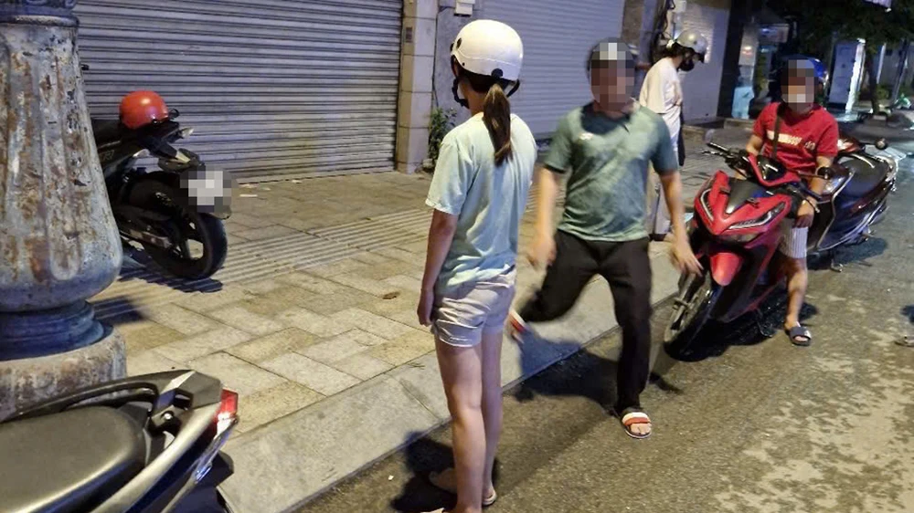 Cô gái thay mẹ lãnh hơn 137 triệu đồng tiền trúng vé số rồi hoang báo cướp