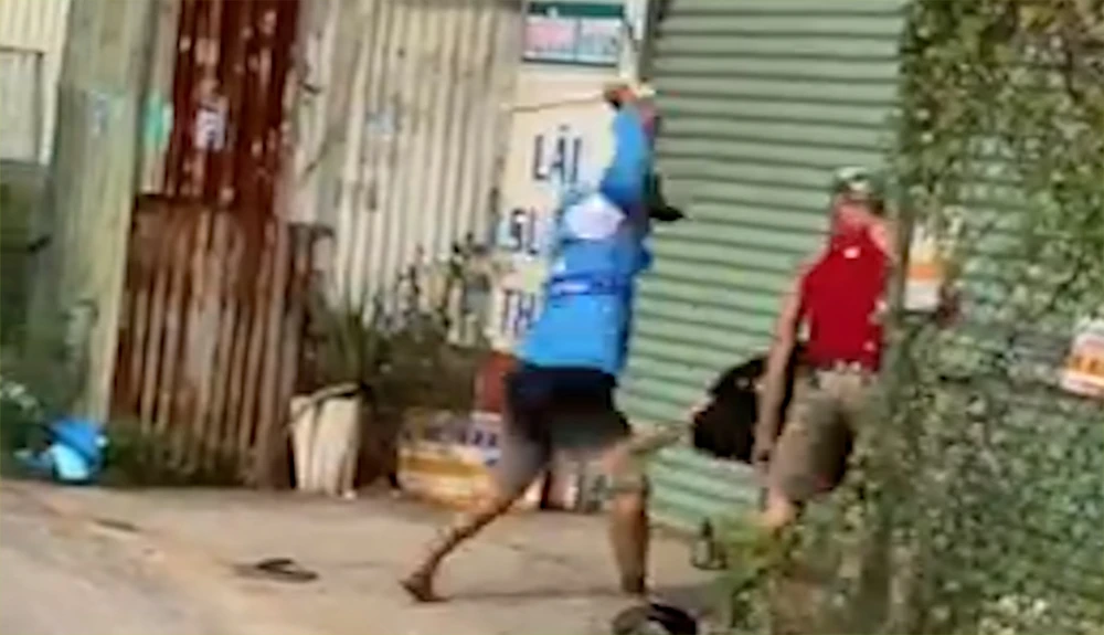 Mâu thuẫn ăn nhậu rồi đánh nhau như phim ở Bình Chánh