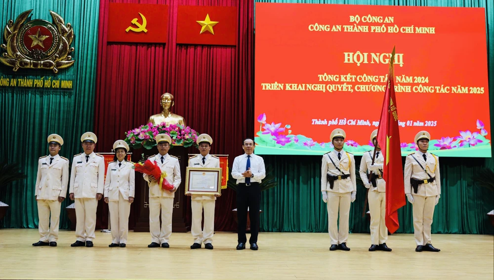 cong-an-tp-hcm-dat-duoc-nhieu-thanh-tich-trong-dau-tranh-tran-ap-toi-pham (12).jpg