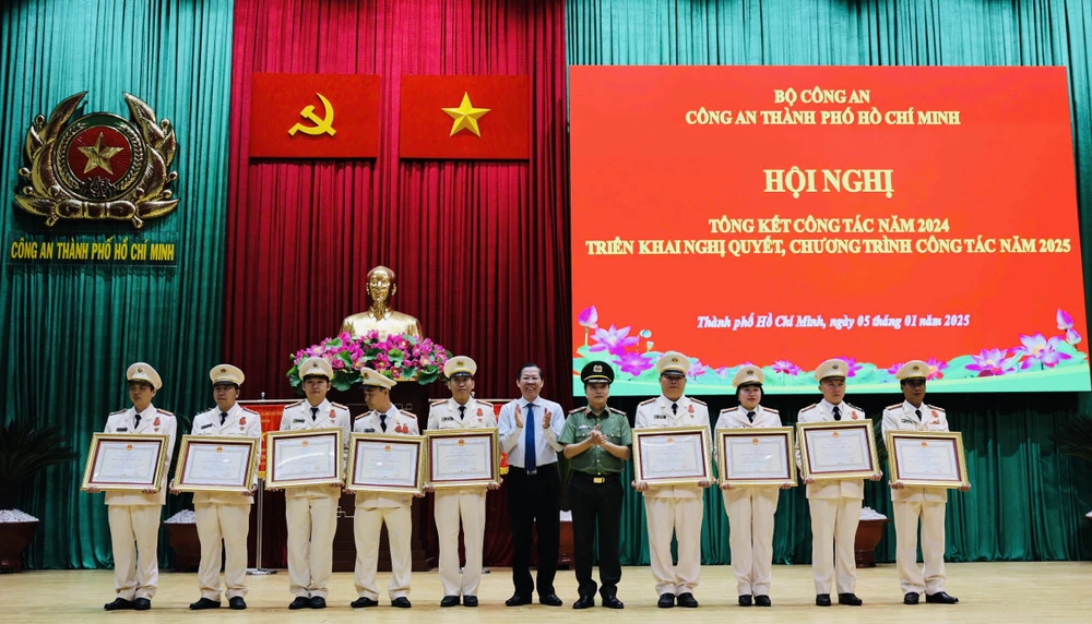 cong-an-tp-hcm-dat-duoc-nhieu-thanh-tich-trong-dau-tranh-tran-ap-toi-pham (13).jpg