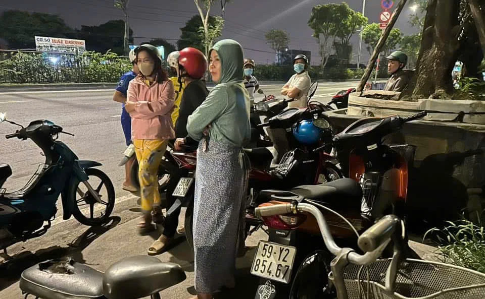 Đi soi cá, phát hiện bộ xương người dưới mương nước ở Hóc Môn