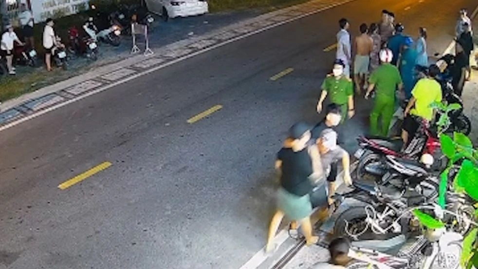 Nhậu xỉn là ném đá, đập phá nhà hàng xóm ở Củ Chi