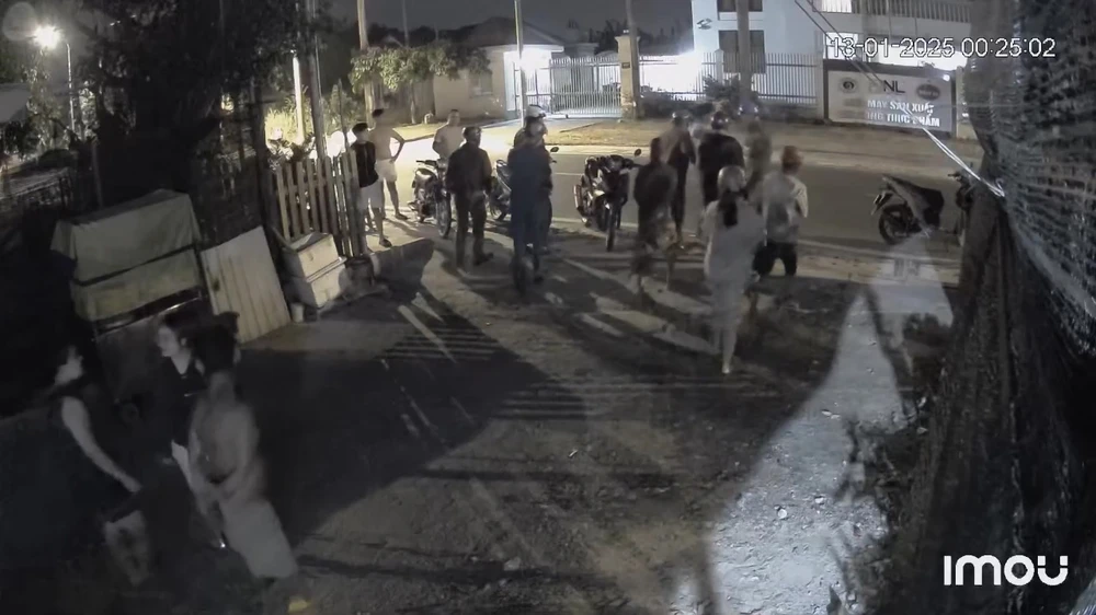 thong-tin-moi-vu-he-nhau-xin-la-nem-da-nha-hang-xom (3).jpg