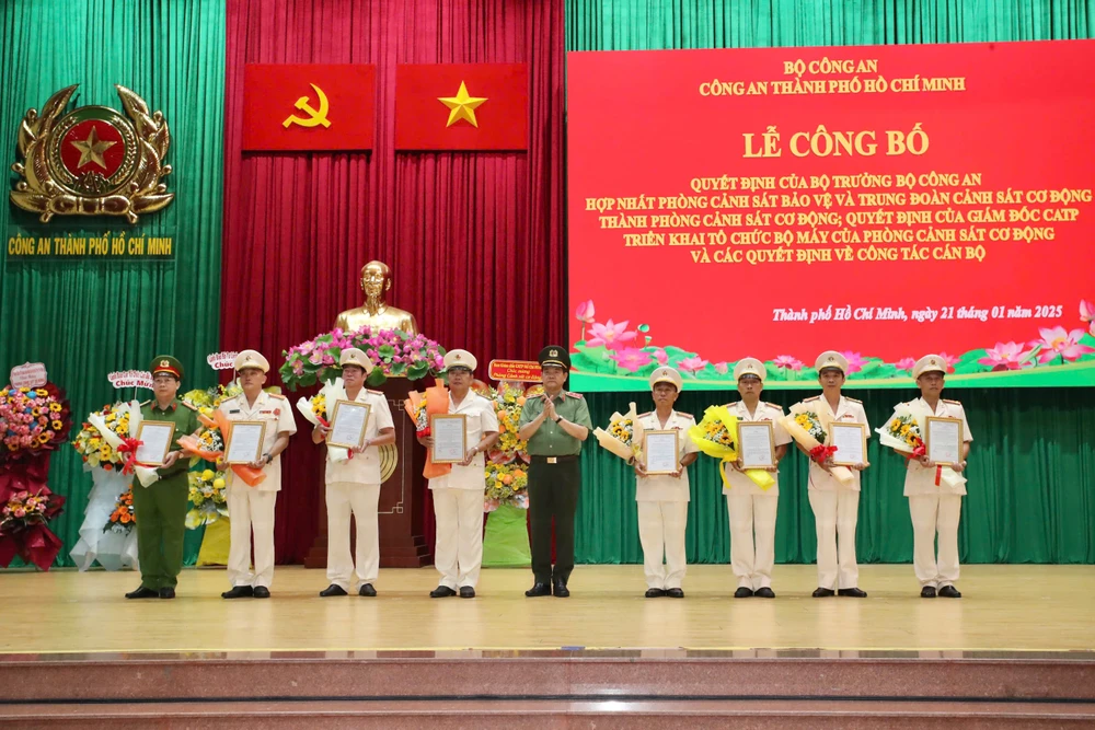 cong-an-tp-hcm-hop-nhat-hai-don-vi-thanh-mot-phong (1).jpg