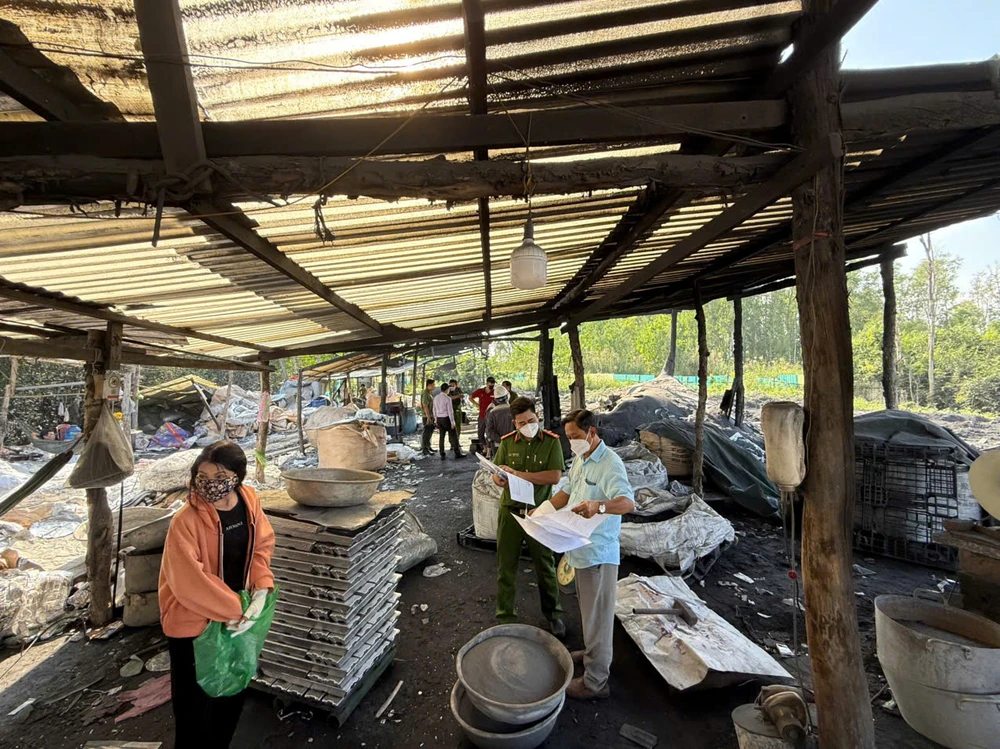 nau-nhom-chui-thai-hon-7-ngan-tan-xi-ra-moi-truong-o-huyen-binh-chanh (1).jpg