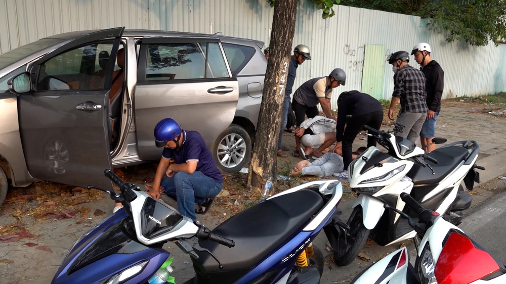 nhom-bat-coc-co-gai-doi-tien-chuoc-150-trieu-o-vinh-long-bi-bat-tai-tp-hcm (1).jpg