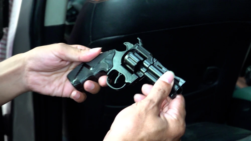 nhom-bat-coc-co-gai-doi-tien-chuoc-150-trieu-o-vinh-long-bi-bat-tai-tp-hcm (3).jpg