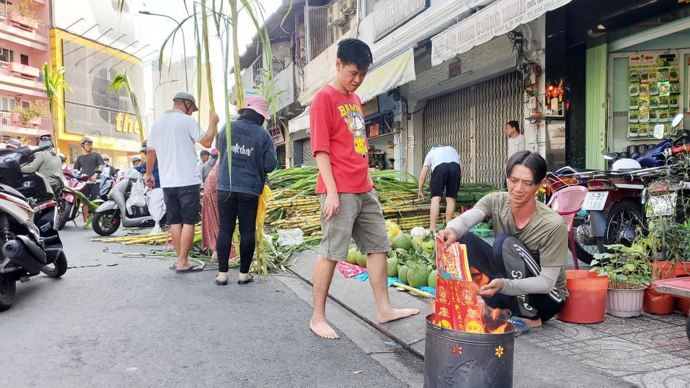 dan-tp-hcm-lua-tung-cay-mia-vang-cung-ngoc-hoang-mong-gia-dao-binh-an (9).jpg