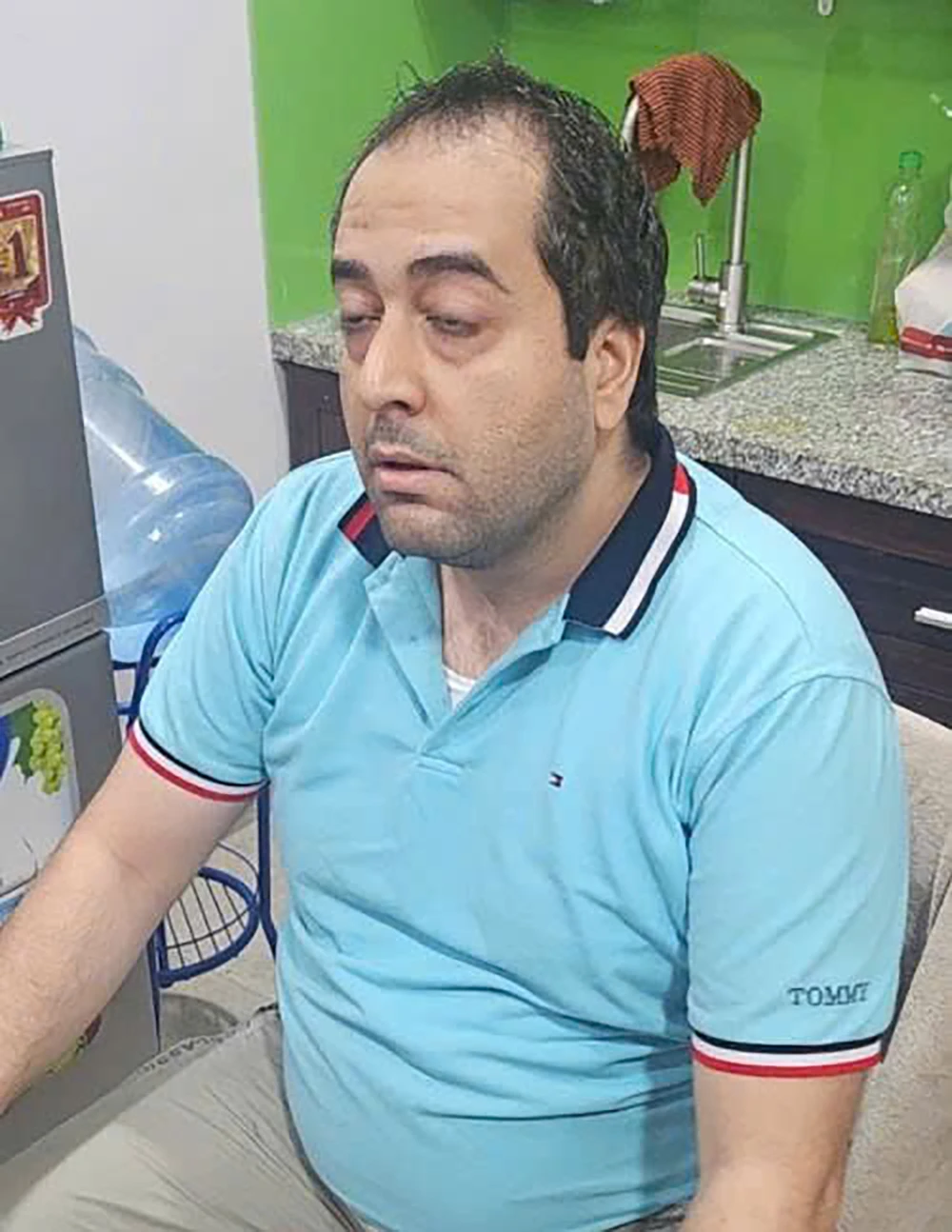 Người đàn ông ngoại quốc dùng ‘xảo thuật’ lấy 20 triệu của nữ nhân viên