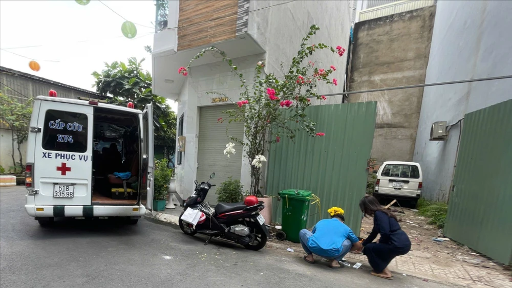 Trẻ sơ sinh bị bỏ ở bãi đất tại Tân Phú đã tử vong từ trước