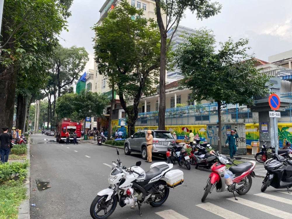 Cháy trong trường mầm non ở đường Hai Bà Trưng, sơ tán nhiều học sinh