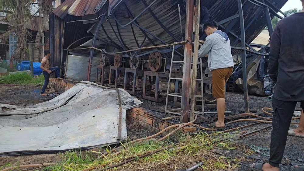 Xưởng sắt ở Hóc Môn cháy nổ dữ dội khi công nhân vừa tới làm