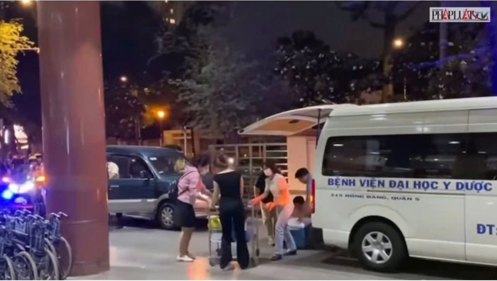 CSGT dẫn đường cho xe cấp cứu vận chuyển mô tạng cứu người