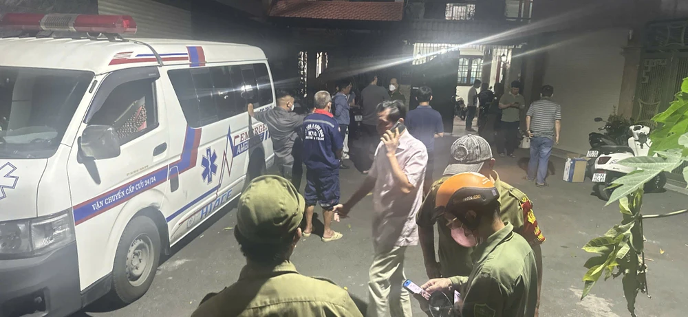 Về nhà, mở cửa thì phát hiện người đàn ông lạ chết bất thường bên trong