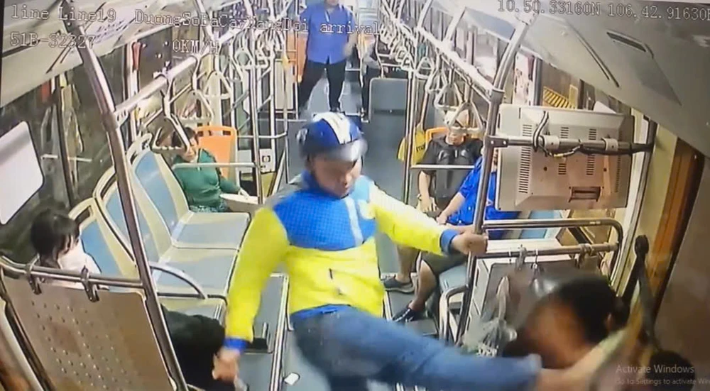 Thanh niên đánh đập tài xế xe buýt ở TP Thủ Đức bị triệu tập