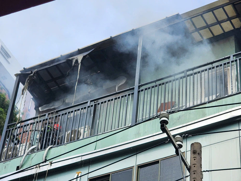 Cháy tòa nhà 5 tầng ở Gò Vấp, nhiều người hoảng loạn